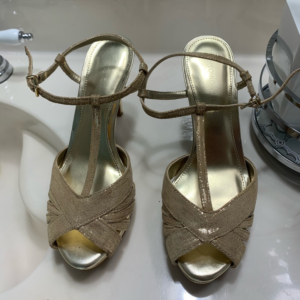 Antonio Melani size 7.5 women heels